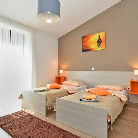 Willa Sleeps 8 With Pool Air Con And Wifi Galižana