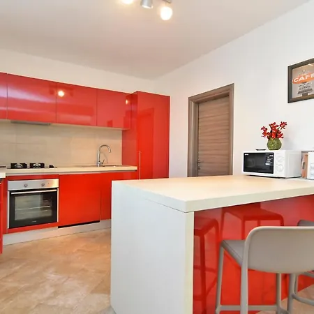 Sleeps 8 With Pool Air Con And Wifi